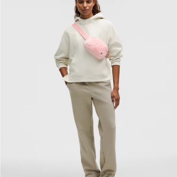 Everywhere Belt Bag Plush Fleece - Strawberry Milkshake - Picture 2 of 7